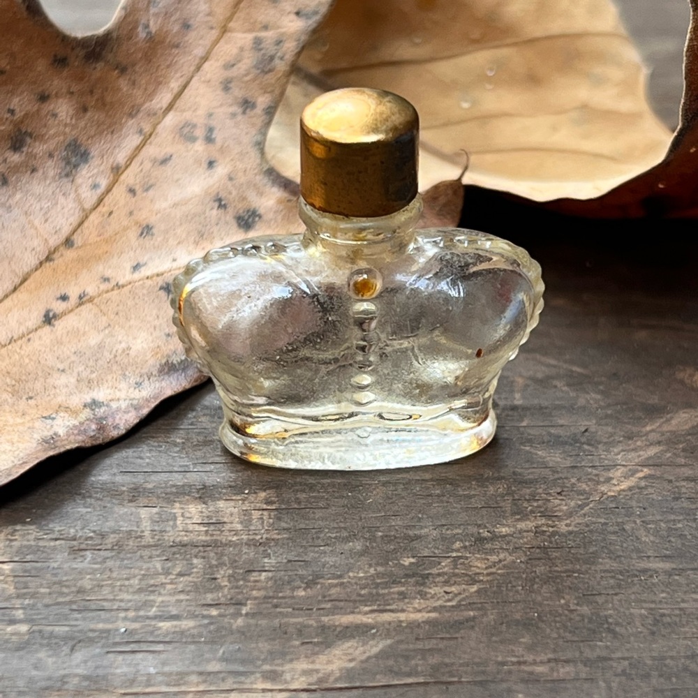 1950s Vintage DUCHESS of YORK Prince MATCHABELLI. Rare Empty Perfume Bottle.